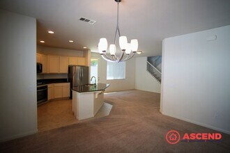 2010 Holt Rinehart Ave in Bakersfield, CA - Building Photo - Building Photo