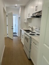 3229 W 73rd St in Los Angeles, CA - Foto de edificio - Building Photo