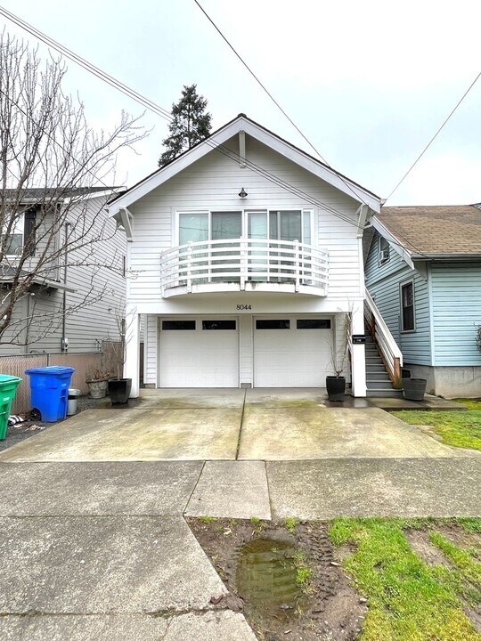 8044 SE 24th Ave in Portland, OR - Building Photo