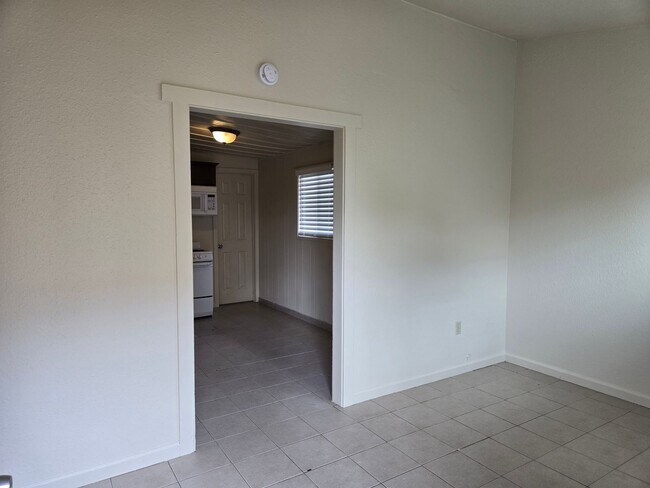 1260 N Olive Ave-Unit -1260 B in Turlock, CA - Building Photo - Building Photo