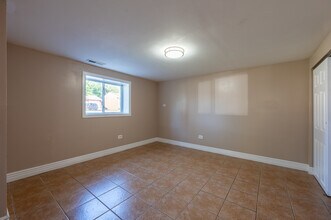 7 Cardinal Ln in Carpentersville, IL - Building Photo - Building Photo