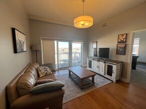 1950 N Logan St, Unit 1011 in Denver, CO - Building Photo - Building Photo
