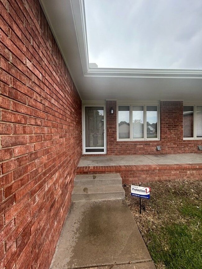 10601 W Douglas Ave in Wichita, KS - Building Photo - Building Photo