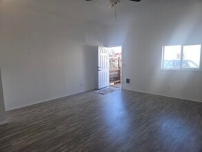 703 Duryea St in Raymond, WA - Building Photo - Building Photo