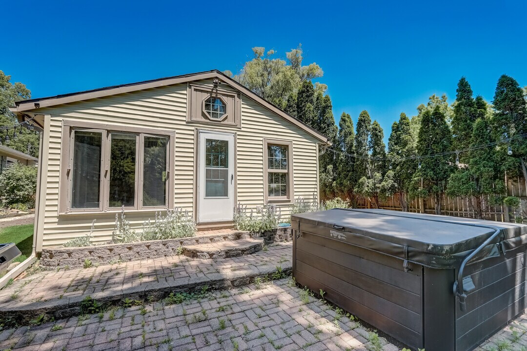 1745 Covered Bridge Rd in Cedarburg, WI - Building Photo