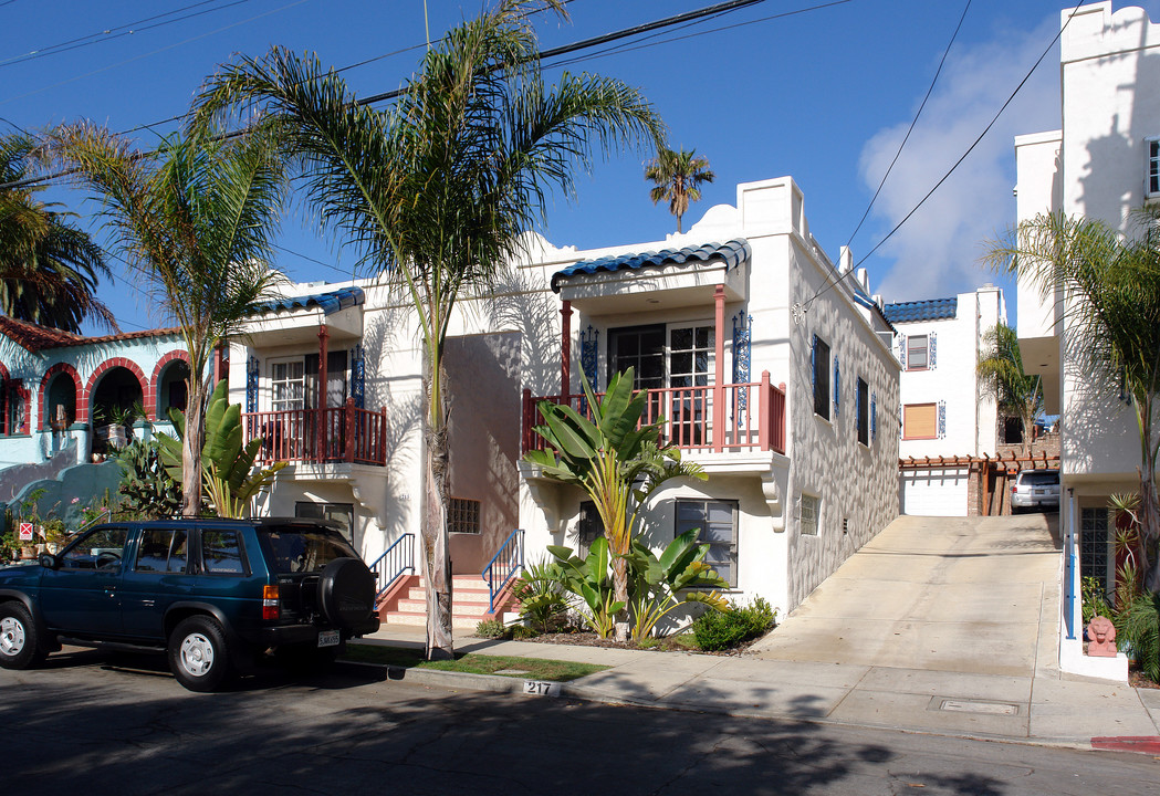 215-217 Loma Vista St in El Segundo, CA - Building Photo