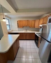 230 Pelham Rd in New Rochelle, NY - Building Photo - Building Photo