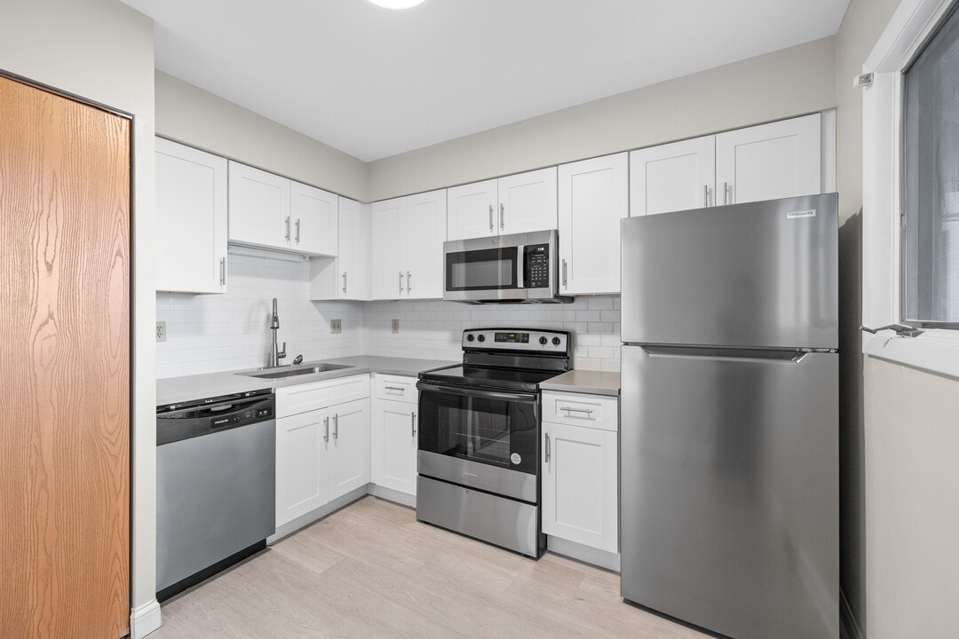 Pleasantwood Apartments & Townhomes in Trotwood, OH - Foto de edificio