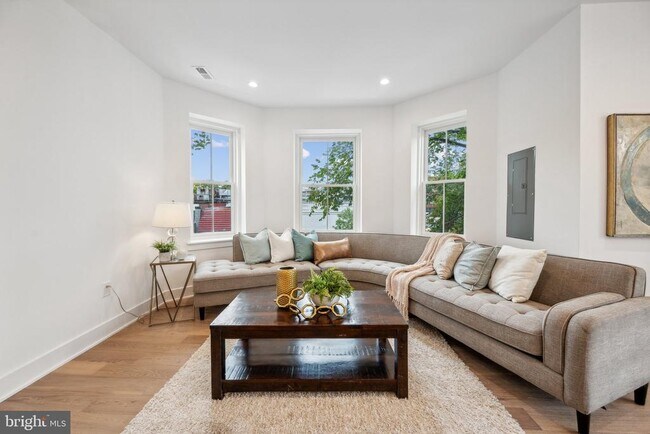 property at 1614 Kilbourne Pl NW