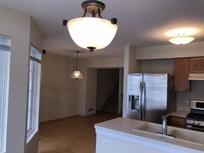 3170 Cambria Ct in Aurora, IL - Building Photo - Building Photo