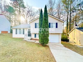 493 Village Square Ct in Stone Mountain, GA - Building Photo