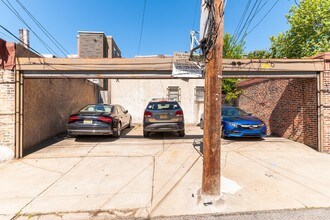 1635 S Broad St in Philadelphia, PA - Foto de edificio - Building Photo