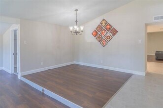 3437 Knoll Point Dr in Garland, TX - Foto de edificio - Building Photo