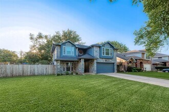 2122 Courtshire Ln in Sugar Land, TX - Building Photo - Building Photo