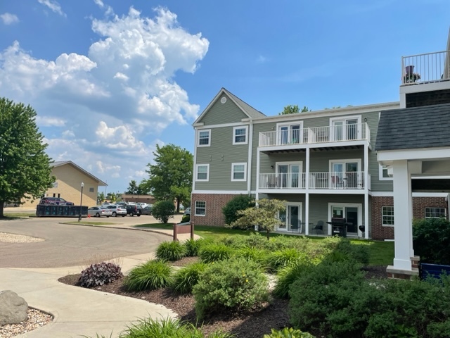 Waunakee Country View in Waunakee, WI - Foto de edificio