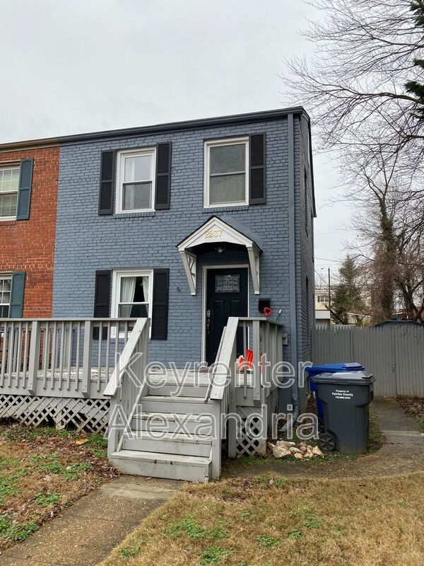 2237 Arlington Terrace in Alexandria, VA - Building Photo - Building Photo