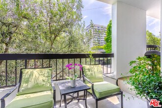 9033 Vista Grande St in West Hollywood, CA - Building Photo - Building Photo