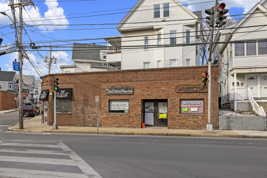 192-196 Elm St in Everett, MA - Building Photo