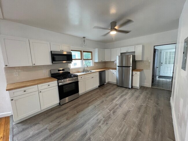 293 Boston Ave, Unit 2 in Medford, MA - Foto de edificio - Building Photo