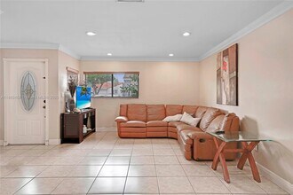 1054 SW 124th Ct in Miami, FL - Building Photo - Building Photo
