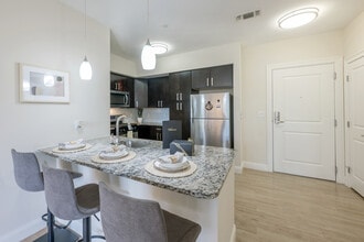 Axis at Lakeshore in Bridgewater, MA - Foto de edificio - Interior Photo