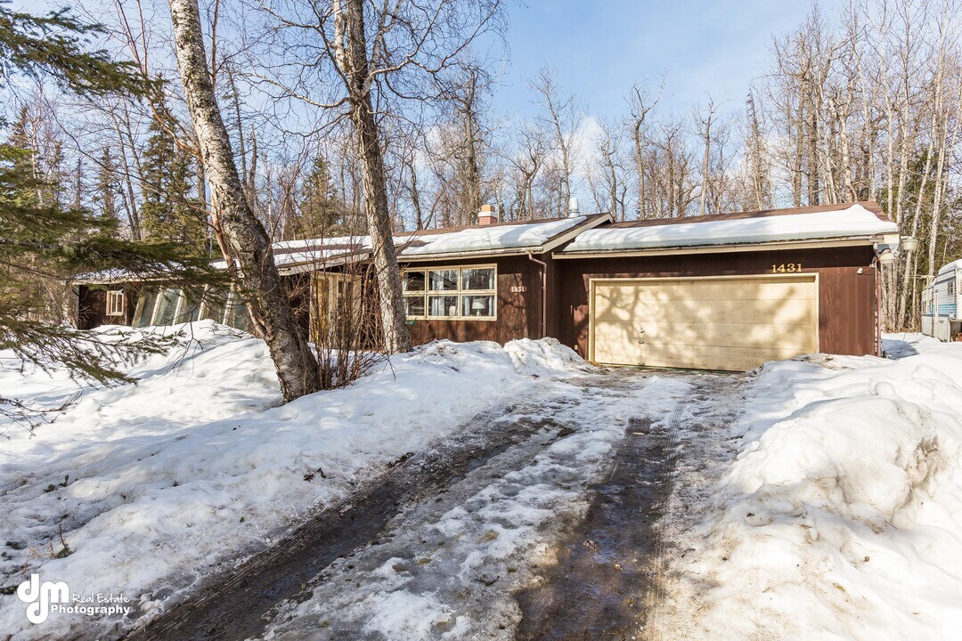 1431 E Holland Ave in Wasilla, AK - Building Photo