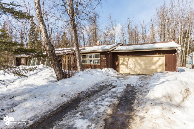 property at 1431 E Holland Ave