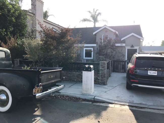 119 23rd St, Unit A in Costa Mesa, CA - Building Photo - Building Photo
