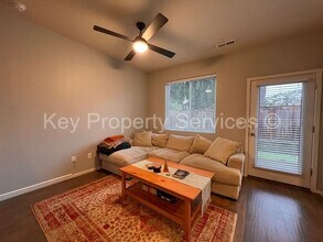 7004 NE 13th Ave in Vancouver, WA - Building Photo - Building Photo