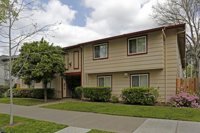 1421 D St in Sacramento, CA - Foto de edificio - Building Photo