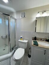 56 Hobson St, Unit 2 in Boston, MA - Foto de edificio - Building Photo