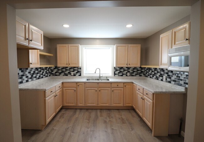 44 Columbia St in Fall River, MA - Building Photo - Building Photo