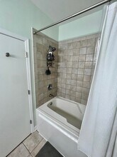 1301 W Madison St, Unit 310 in Chicago, IL - Building Photo - Building Photo