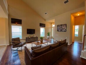 1005 Gentry Dr in Leander, TX - Building Photo - Building Photo