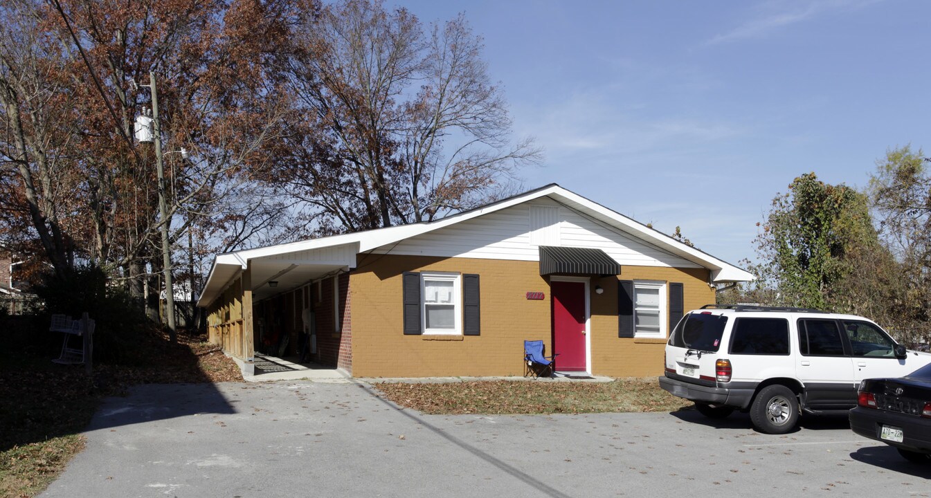 2717 Woodrow Dr in Knoxville, TN - Building Photo