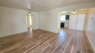 4264 N Bengston Ave, Unit 101 in Fresno, CA - Foto de edificio - Building Photo