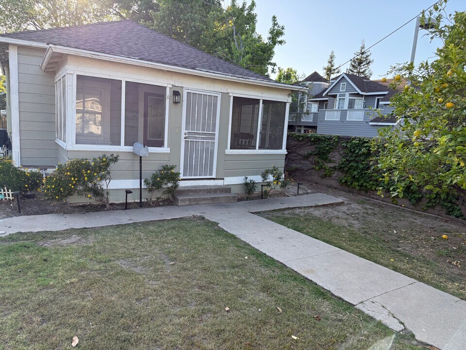 344 S Orange St in Orange, CA - Building Photo