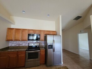 613 SE 5th St in Cape Coral, FL - Building Photo - Building Photo