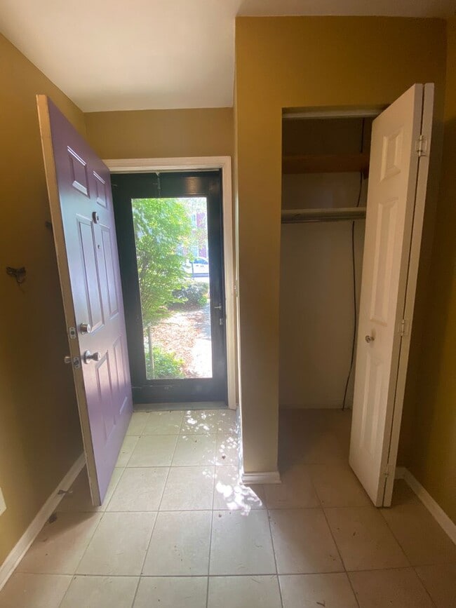property at 623 E Walnut St