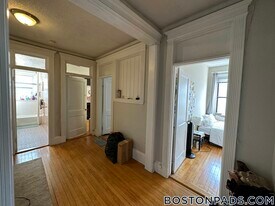 32 Glenville Ave, Unit 3 in Boston, MA - Building Photo
