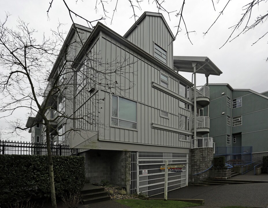 Harbour House at Tugboat Landing in Vancouver, BC - Building Photo