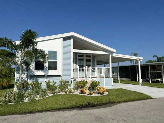813 Avanti Way Blvd in North Fort Myers, FL - Building Photo - Building Photo