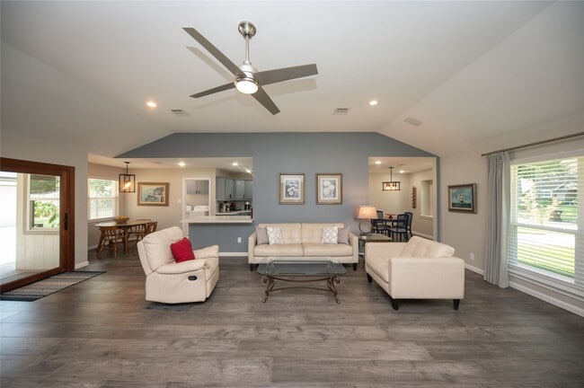 property at 926 Chantilly Ln