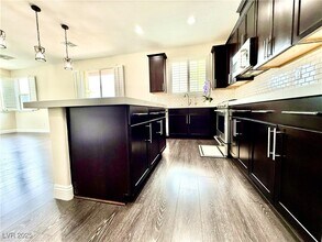5602 Trilling Bird Dr in Las Vegas, NV - Building Photo - Building Photo