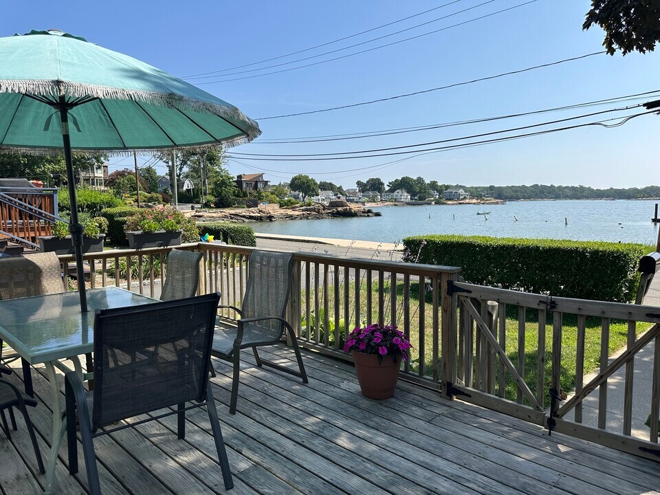 180 Clark Ave in Branford, CT - Building Photo