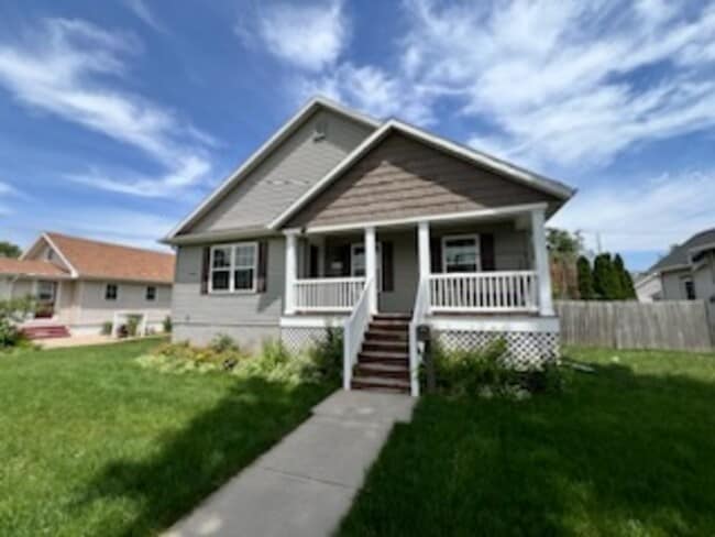 1309 8th St NW in Cedar Rapids, IA - Building Photo - Building Photo