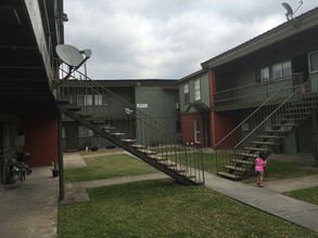 South Apartments in South Houston, TX - Building Photo - Building Photo