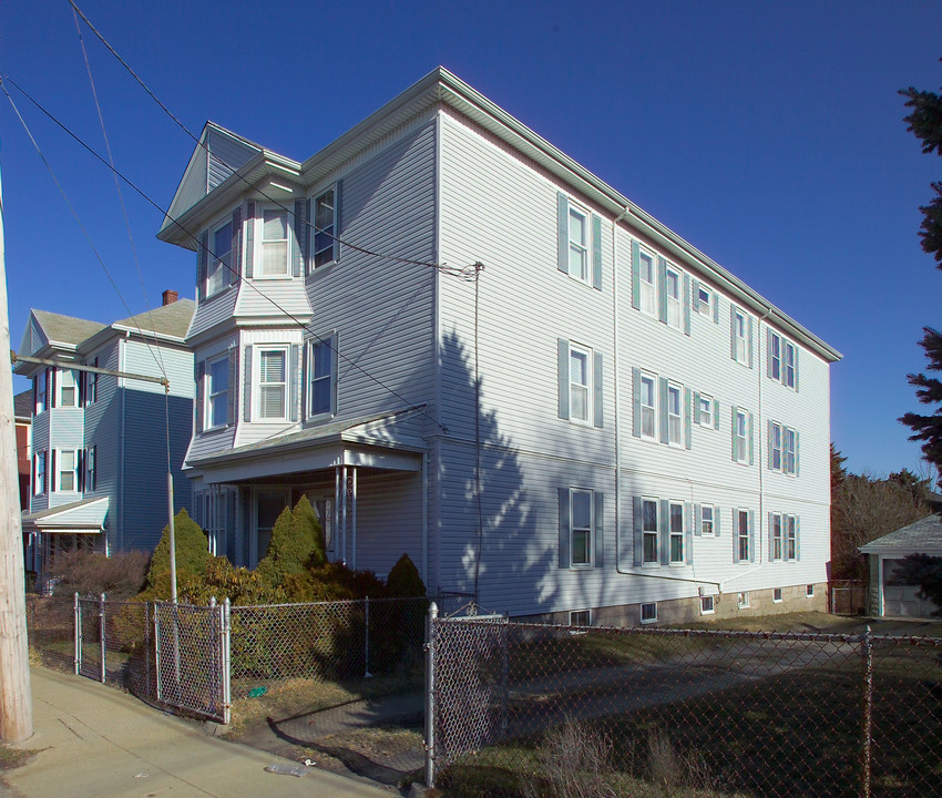 76 Globe St in Fall River, MA - Building Photo