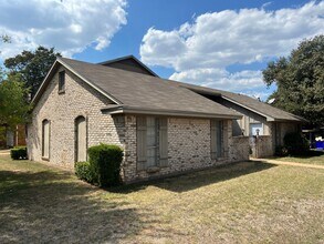 6801 Alford Dr in Waco, TX - Foto de edificio - Building Photo