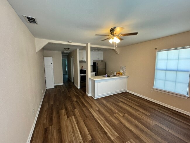 1112 W Elizabeth St, Unit Apt A in Brownsville, TX - Building Photo - Building Photo